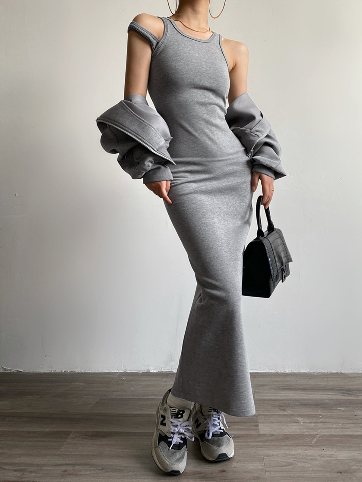 Elegant Asymmetrical Maxi Dress with Crew Neck and Chic Split Design